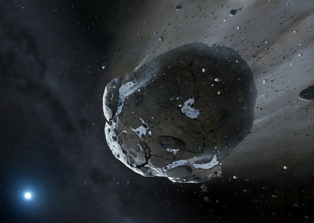 <p>Nuth'a göre, bu riski ortadan kaldırmanın en garanti yolu uzaya tek görevi gezegenimize çarpması muhtemel asteroidleri inceleyecek bir araç göndermek.</p>